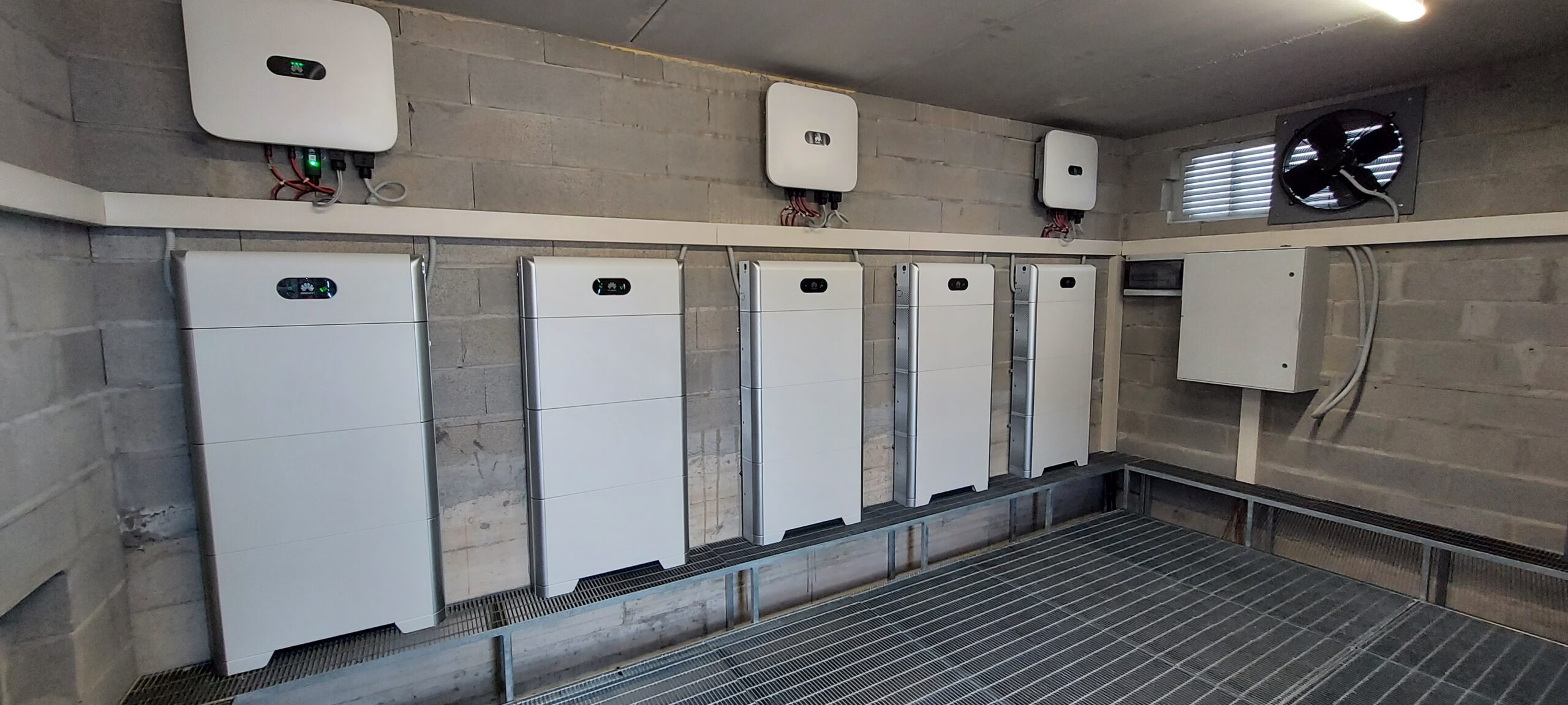 CV CANTIERE BATTERIE FOTOVOLTAICO