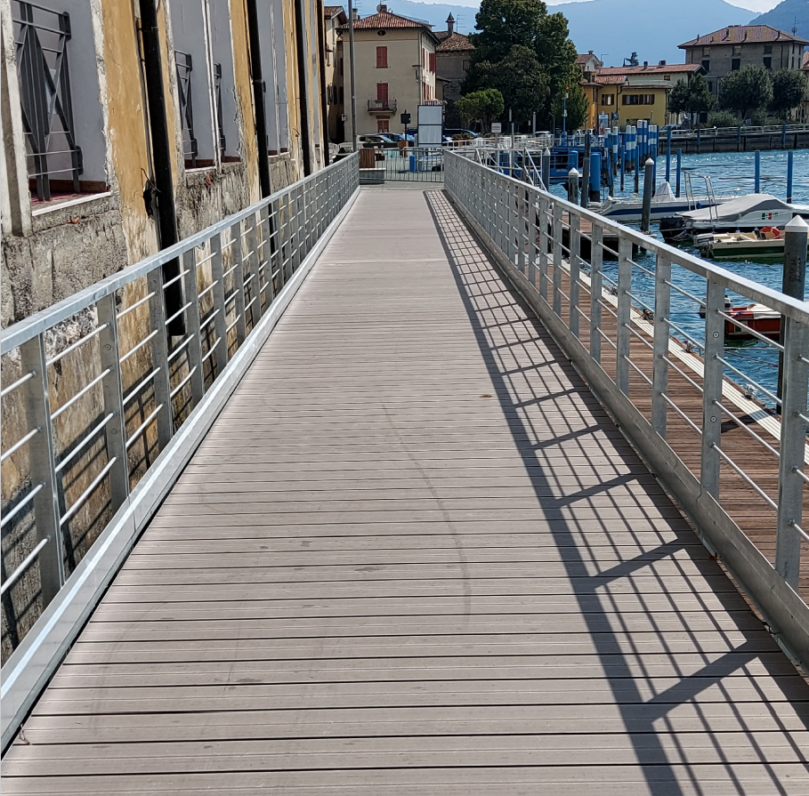 PASSERELLA DI COLLEGAMENTO LUNGOLAGO MARCONI IN COMUNE DI MARONE